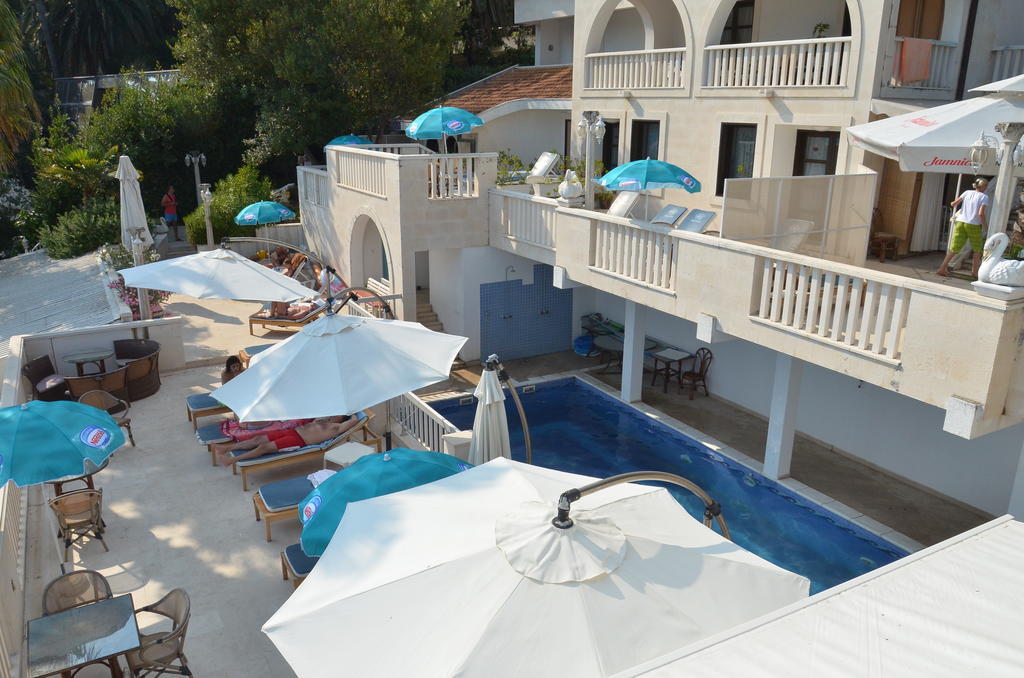 Garni Hotel Vila Aleksandar Herceg Novi Exterior foto