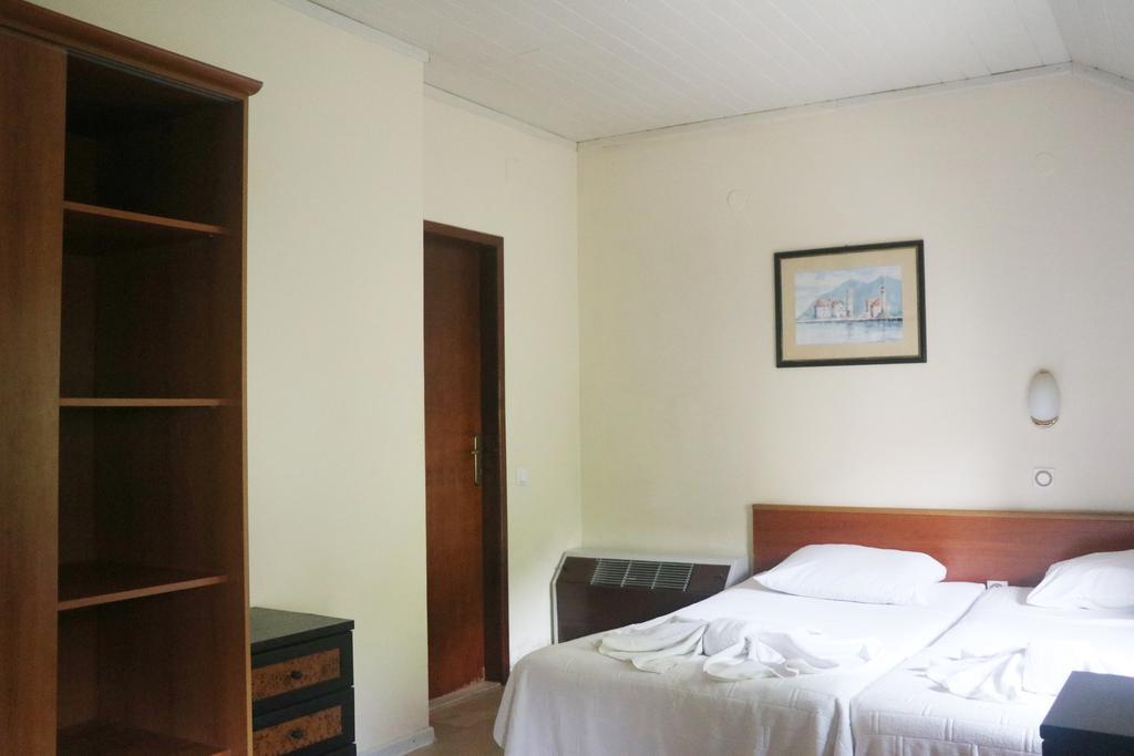 Garni Hotel Vila Aleksandar Herceg Novi Exterior foto