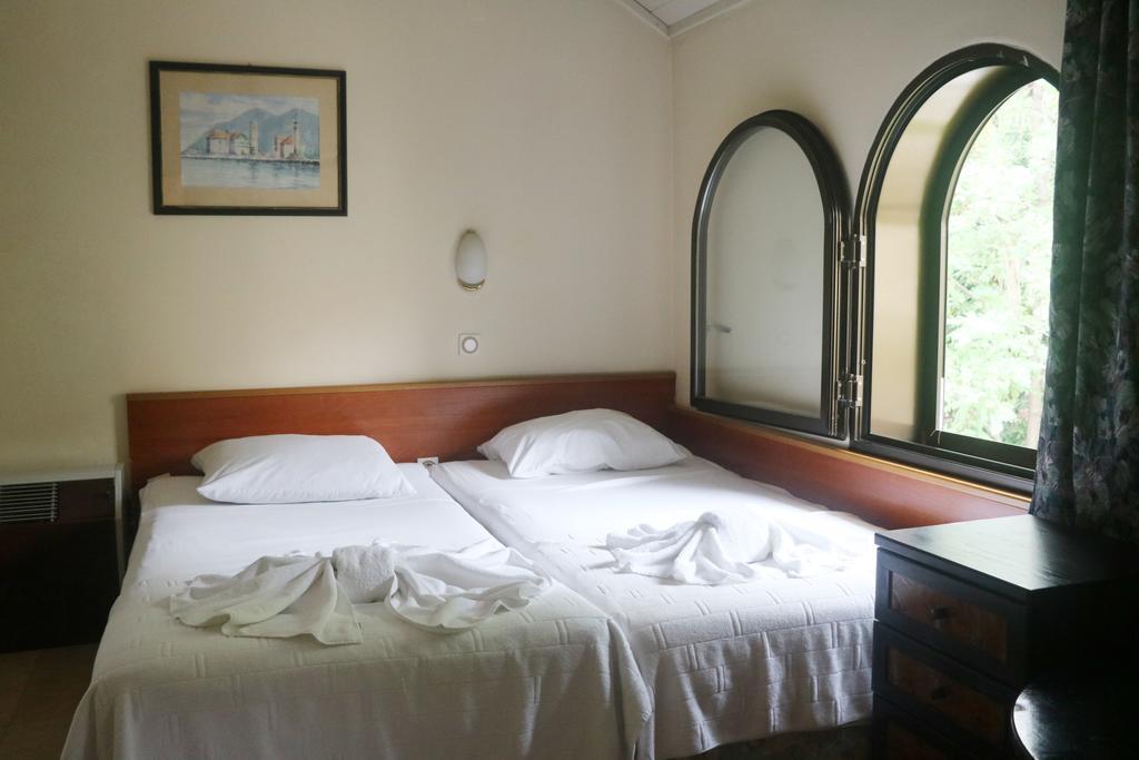 Garni Hotel Vila Aleksandar Herceg Novi Exterior foto
